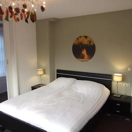 Alojamento de Acomodação e Pequeno-almoço Meneer Pos 3*