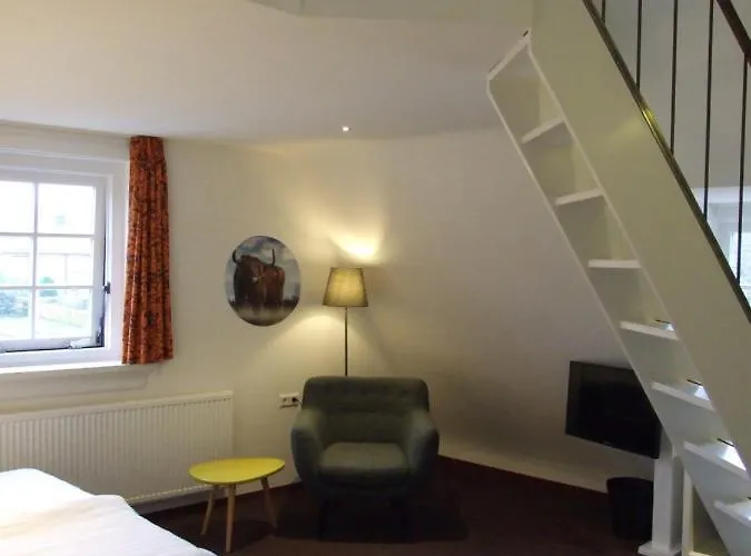 Meneer Pos Bed & Breakfast 3*