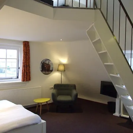 Meneer Pos Bed & Breakfast 3*